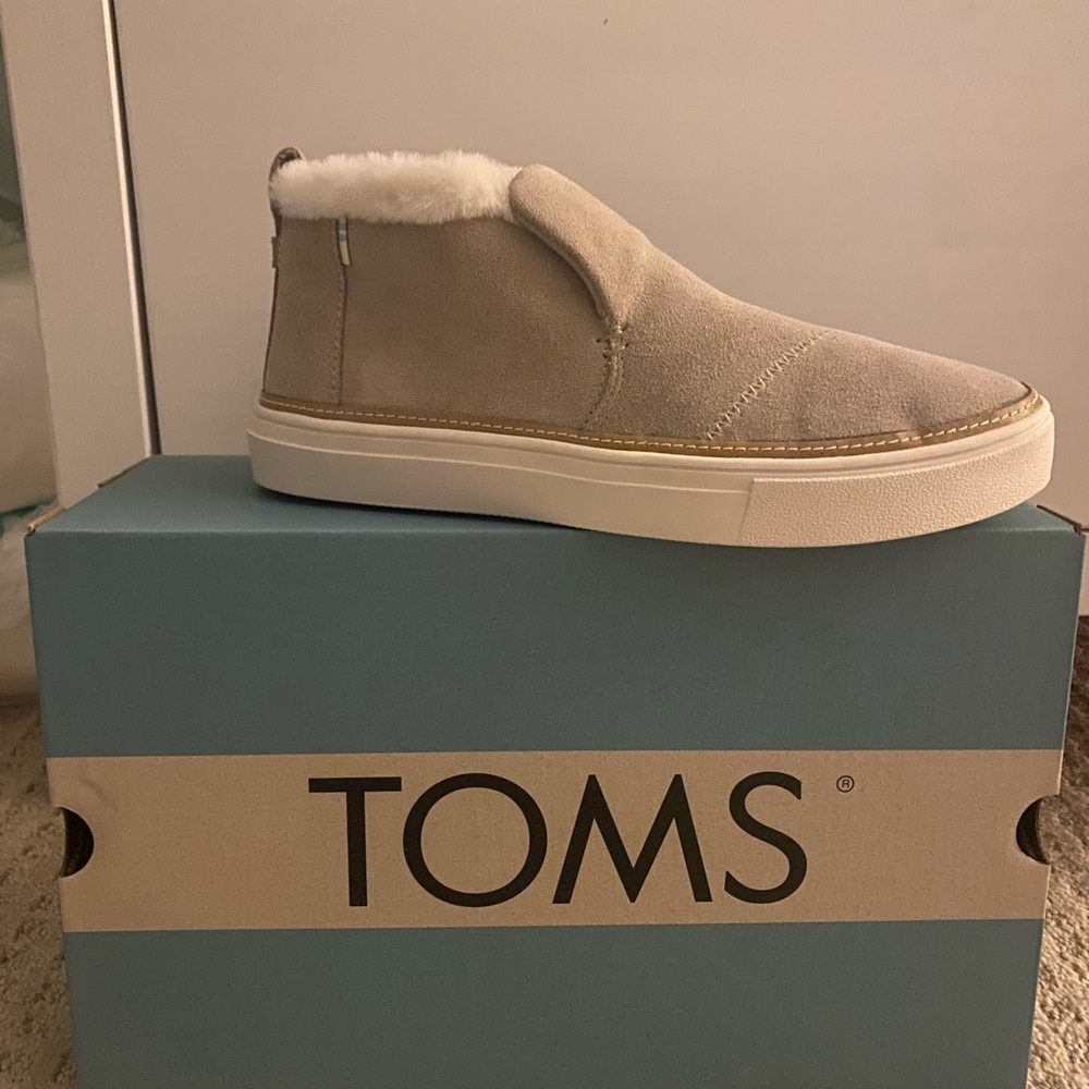 Tom’s Paxton slip on
